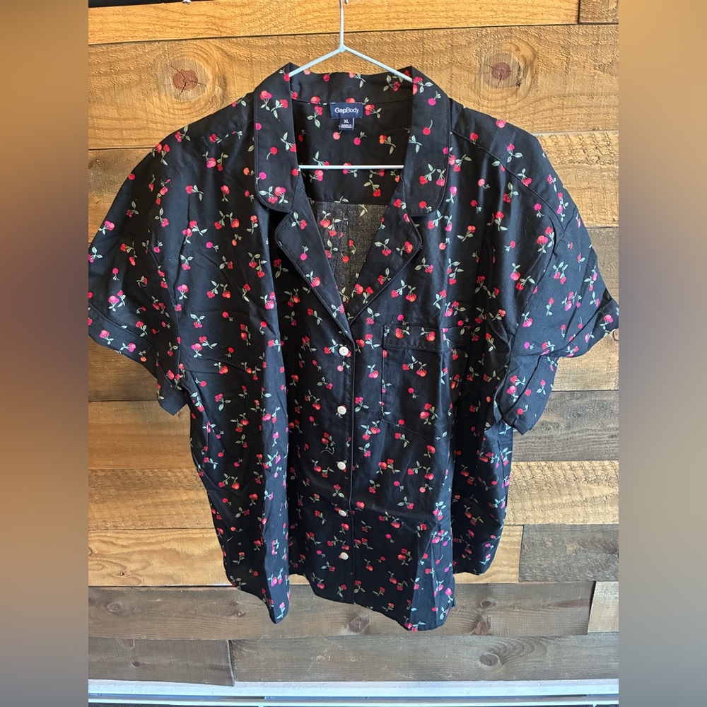 GAP Black Shirt with Red Floral Design Top and Bottom Set